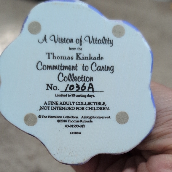 Thomas Kinkade Elegant Purple and Blue Figurines - Picture 5 of 5